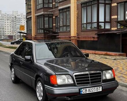 Черный Мерседес Е-Класс, объемом двигателя 2.5 л и пробегом 670 тыс. км за 3500 $, фото 1 на Automoto.ua