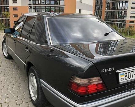 Черный Мерседес Е-Класс, объемом двигателя 2.2 л и пробегом 430 тыс. км за 3450 $, фото 11 на Automoto.ua