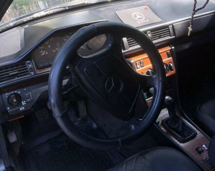 Черный Мерседес Е-Класс, объемом двигателя 2 л и пробегом 450 тыс. км за 3999 $, фото 6 на Automoto.ua