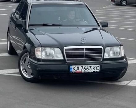 Черный Мерседес Е-Класс, объемом двигателя 2.3 л и пробегом 401 тыс. км за 4000 $, фото 10 на Automoto.ua