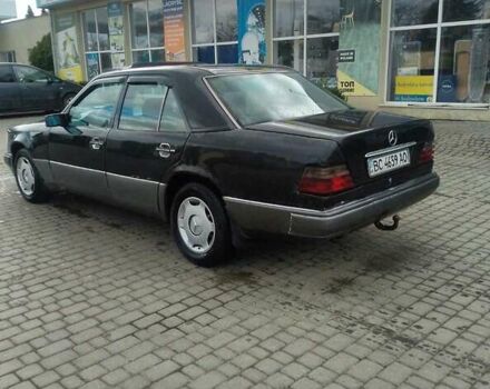 Мерседес Е-Класс 1995 в Самборе на Automoto.ua Черный Мерседес Е-Класс, объемом двигателя 2.5 л и пробегом 450 тыс. км за 2950 $, фото 3 на Automoto.ua