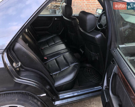 Черный Мерседес Е-Класс, объемом двигателя 2.2 л и пробегом 315 тыс. км за 3500 $, фото 8 на Automoto.ua