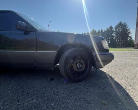 Черный Мерседес Е-Класс, объемом двигателя 2.2 л и пробегом 387 тыс. км за 3700 $, фото 6 на Automoto.ua