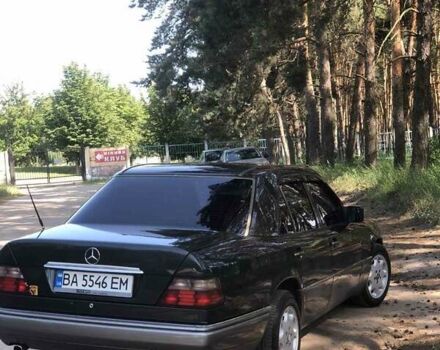 Черный Мерседес Е-Класс, объемом двигателя 2 л и пробегом 450 тыс. км за 3999 $, фото 9 на Automoto.ua