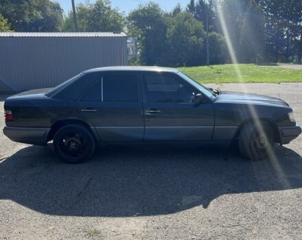 Черный Мерседес Е-Класс, объемом двигателя 2.2 л и пробегом 387 тыс. км за 3700 $, фото 1 на Automoto.ua