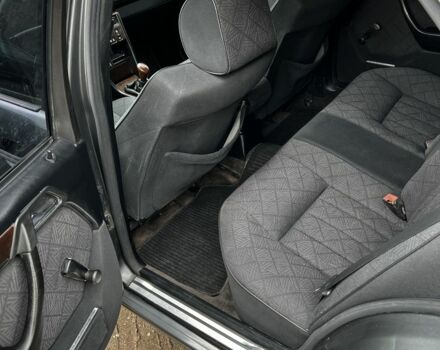 Чорний Мерседес Е-Клас, об'ємом двигуна 2 л та пробігом 350 тис. км за 2999 $, фото 21 на Automoto.ua