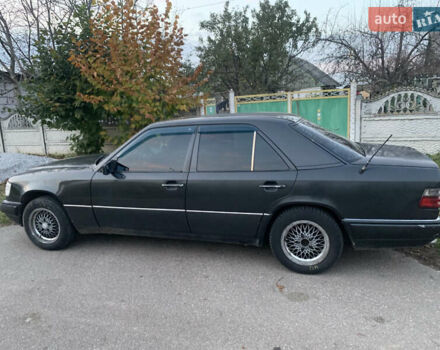 Черный Мерседес Е-Класс, объемом двигателя 2.2 л и пробегом 630 тыс. км за 2700 $, фото 3 на Automoto.ua