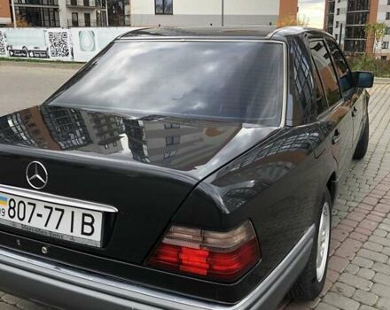 Черный Мерседес Е-Класс, объемом двигателя 2.2 л и пробегом 430 тыс. км за 3450 $, фото 13 на Automoto.ua