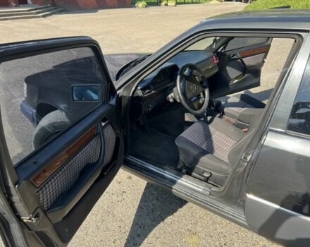 Черный Мерседес Е-Класс, объемом двигателя 2.2 л и пробегом 387 тыс. км за 3700 $, фото 15 на Automoto.ua