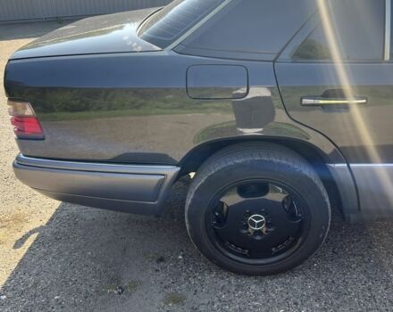 Черный Мерседес Е-Класс, объемом двигателя 2.2 л и пробегом 387 тыс. км за 3700 $, фото 7 на Automoto.ua