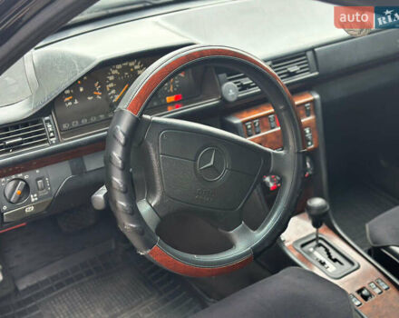 Черный Мерседес Е-Класс, объемом двигателя 2.8 л и пробегом 358 тыс. км за 4500 $, фото 13 на Automoto.ua