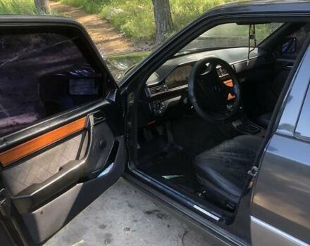 Черный Мерседес Е-Класс, объемом двигателя 2 л и пробегом 450 тыс. км за 3999 $, фото 8 на Automoto.ua