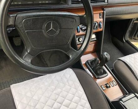Черный Мерседес Е-Класс, объемом двигателя 2.2 л и пробегом 430 тыс. км за 3450 $, фото 24 на Automoto.ua