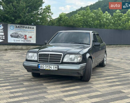 Черный Мерседес Е-Класс, объемом двигателя 2.2 л и пробегом 470 тыс. км за 2650 $, фото 1 на Automoto.ua
