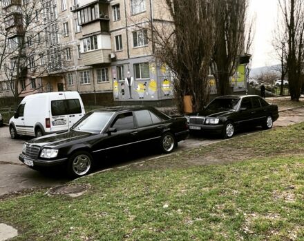 Черный Мерседес Е-Класс, объемом двигателя 2.3 л и пробегом 401 тыс. км за 4000 $, фото 11 на Automoto.ua