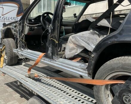 Черный Мерседес Е-Класс, объемом двигателя 2.5 л и пробегом 2 тыс. км за 4500 $, фото 16 на Automoto.ua