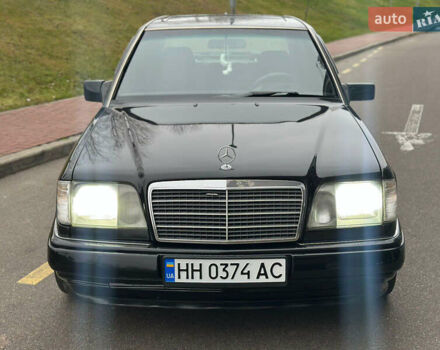 Черный Мерседес Е-Класс, объемом двигателя 2.8 л и пробегом 358 тыс. км за 4500 $, фото 4 на Automoto.ua