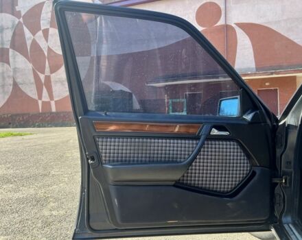 Черный Мерседес Е-Класс, объемом двигателя 2.2 л и пробегом 387 тыс. км за 3700 $, фото 11 на Automoto.ua