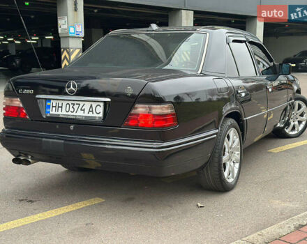 Черный Мерседес Е-Класс, объемом двигателя 2.8 л и пробегом 358 тыс. км за 4500 $, фото 12 на Automoto.ua