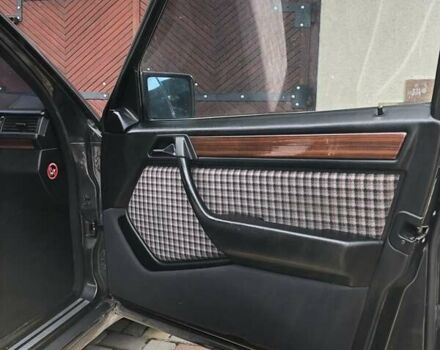 Черный Мерседес Е-Класс, объемом двигателя 2.2 л и пробегом 430 тыс. км за 3450 $, фото 29 на Automoto.ua