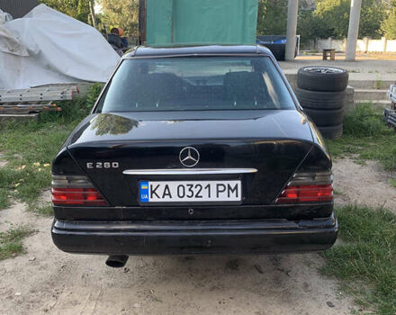 Чорний Мерседес Е-Клас, об'ємом двигуна 2.8 л та пробігом 404 тис. км за 2300 $, фото 1 на Automoto.ua