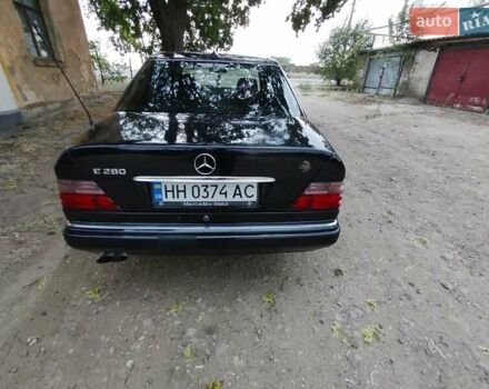 Черный Мерседес Е-Класс, объемом двигателя 2.8 л и пробегом 358 тыс. км за 4200 $, фото 1 на Automoto.ua