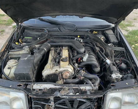 Чорний Мерседес Е-Клас, об'ємом двигуна 2.8 л та пробігом 404 тис. км за 2300 $, фото 3 на Automoto.ua