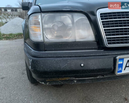 Черный Мерседес Е-Класс, объемом двигателя 2.2 л и пробегом 630 тыс. км за 2700 $, фото 19 на Automoto.ua