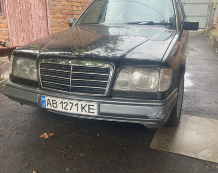 Черный Мерседес Е-Класс, объемом двигателя 2.5 л и пробегом 500 тыс. км за 2800 $, фото 3 на Automoto.ua