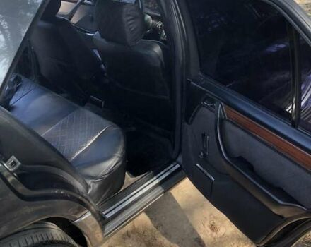 Черный Мерседес Е-Класс, объемом двигателя 2 л и пробегом 450 тыс. км за 3999 $, фото 3 на Automoto.ua