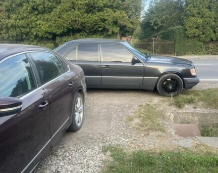 Черный Мерседес Е-Класс, объемом двигателя 2.2 л и пробегом 387 тыс. км за 3700 $, фото 18 на Automoto.ua