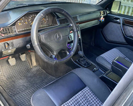 Чорний Мерседес Е-Клас, об'ємом двигуна 2.5 л та пробігом 400 тис. км за 2500 $, фото 10 на Automoto.ua