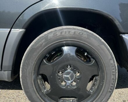 Черный Мерседес Е-Класс, объемом двигателя 2.2 л и пробегом 387 тыс. км за 3700 $, фото 4 на Automoto.ua