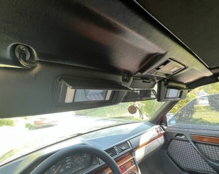 Черный Мерседес Е-Класс, объемом двигателя 2.2 л и пробегом 387 тыс. км за 3700 $, фото 17 на Automoto.ua