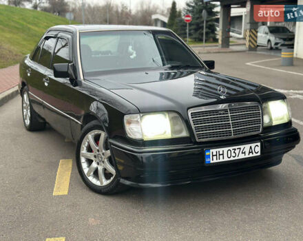 Черный Мерседес Е-Класс, объемом двигателя 2.8 л и пробегом 358 тыс. км за 4500 $, фото 5 на Automoto.ua