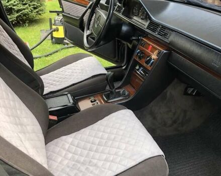 Черный Мерседес Е-Класс, объемом двигателя 2.2 л и пробегом 430 тыс. км за 3450 $, фото 26 на Automoto.ua