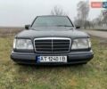 Черный Мерседес Е-Класс, объемом двигателя 2.2 л и пробегом 400 тыс. км за 3300 $, фото 1 на Automoto.ua