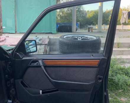 Чорний Мерседес Е-Клас, об'ємом двигуна 2.8 л та пробігом 404 тис. км за 2300 $, фото 8 на Automoto.ua