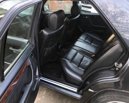 Черный Мерседес Е-Класс, объемом двигателя 2.2 л и пробегом 315 тыс. км за 3500 $, фото 10 на Automoto.ua