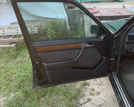 Чорний Мерседес Е-Клас, об'ємом двигуна 2.8 л та пробігом 404 тис. км за 2300 $, фото 6 на Automoto.ua