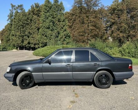 Черный Мерседес Е-Класс, объемом двигателя 2.2 л и пробегом 387 тыс. км за 3700 $, фото 3 на Automoto.ua