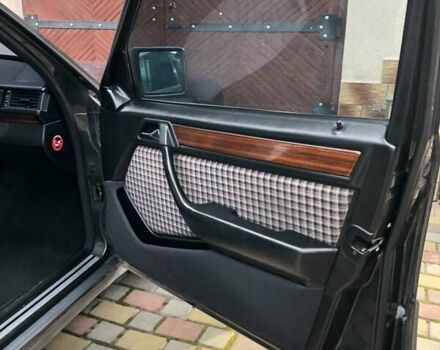 Черный Мерседес Е-Класс, объемом двигателя 2.2 л и пробегом 430 тыс. км за 3450 $, фото 25 на Automoto.ua