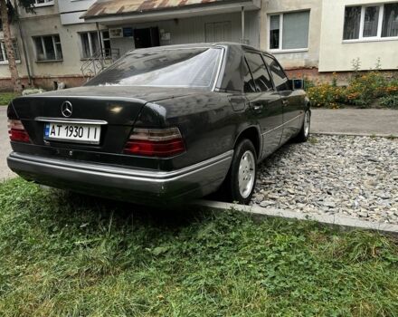 Чорний Мерседес Е-Клас, об'ємом двигуна 2 л та пробігом 350 тис. км за 2999 $, фото 5 на Automoto.ua