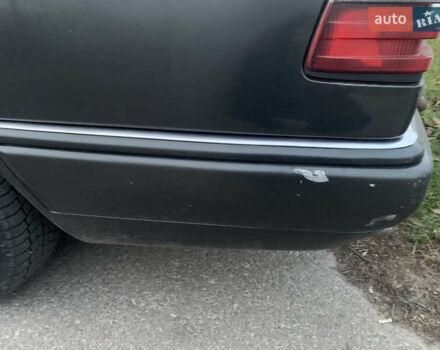 Черный Мерседес Е-Класс, объемом двигателя 2.2 л и пробегом 630 тыс. км за 2700 $, фото 22 на Automoto.ua