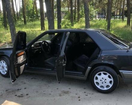 Черный Мерседес Е-Класс, объемом двигателя 2 л и пробегом 450 тыс. км за 3999 $, фото 1 на Automoto.ua