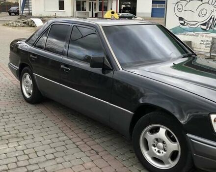 Черный Мерседес Е-Класс, объемом двигателя 2.2 л и пробегом 430 тыс. км за 3450 $, фото 2 на Automoto.ua