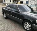Черный Мерседес Е-Класс, объемом двигателя 2.2 л и пробегом 430 тыс. км за 3450 $, фото 2 на Automoto.ua