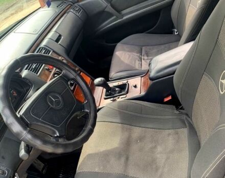 Черный Мерседес Е-Класс, объемом двигателя 2.3 л и пробегом 0 тыс. км за 2299 $, фото 5 на Automoto.ua