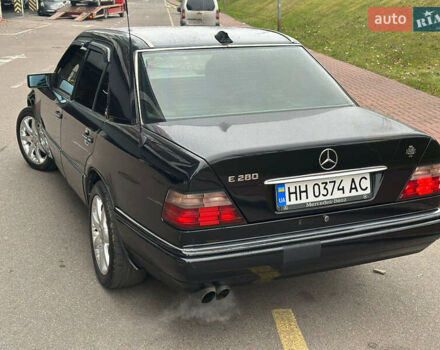 Черный Мерседес Е-Класс, объемом двигателя 2.8 л и пробегом 358 тыс. км за 4500 $, фото 11 на Automoto.ua