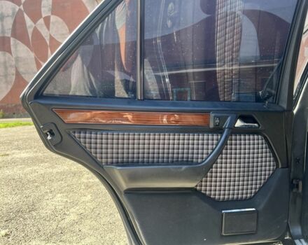 Черный Мерседес Е-Класс, объемом двигателя 2.2 л и пробегом 387 тыс. км за 3700 $, фото 10 на Automoto.ua